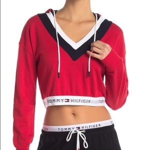 Tommy Hilfiger cropped sweatshirt with logo in red
